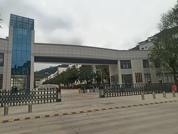 Projekt plavárne na výstavbu Buleway: Národná stredná škola Malipo, provincia Yunnan.